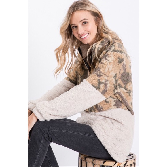 LAST ONE! Camouflage Print Sherpa Pullover Sweater - Picture 5 of 6